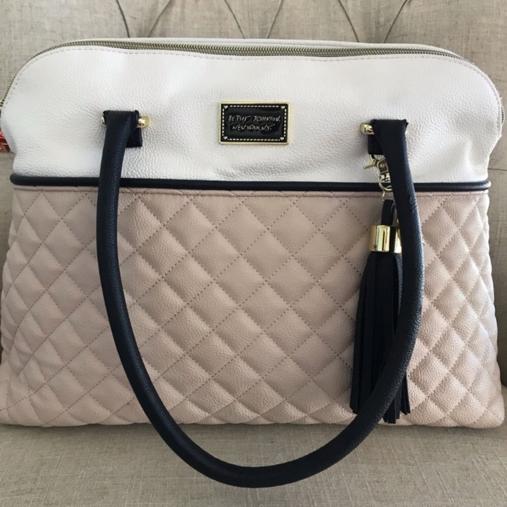 DONATING SOON. Betsey Johnson Purse 🛍